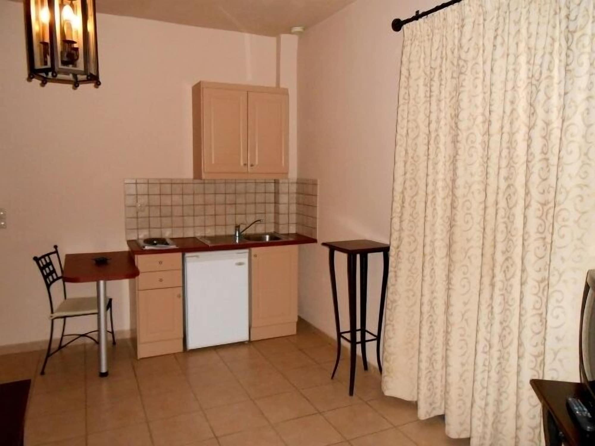 Lambrinos Suites Platanias  Luaran gambar