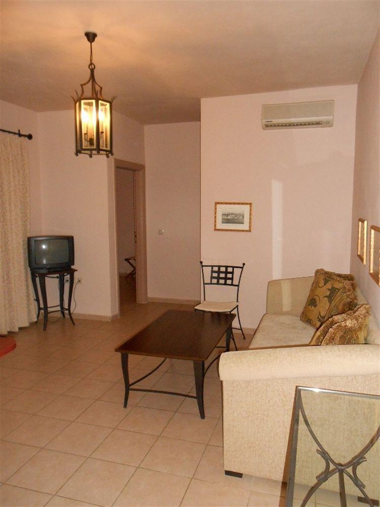 Lambrinos Suites Platanias  Luaran gambar