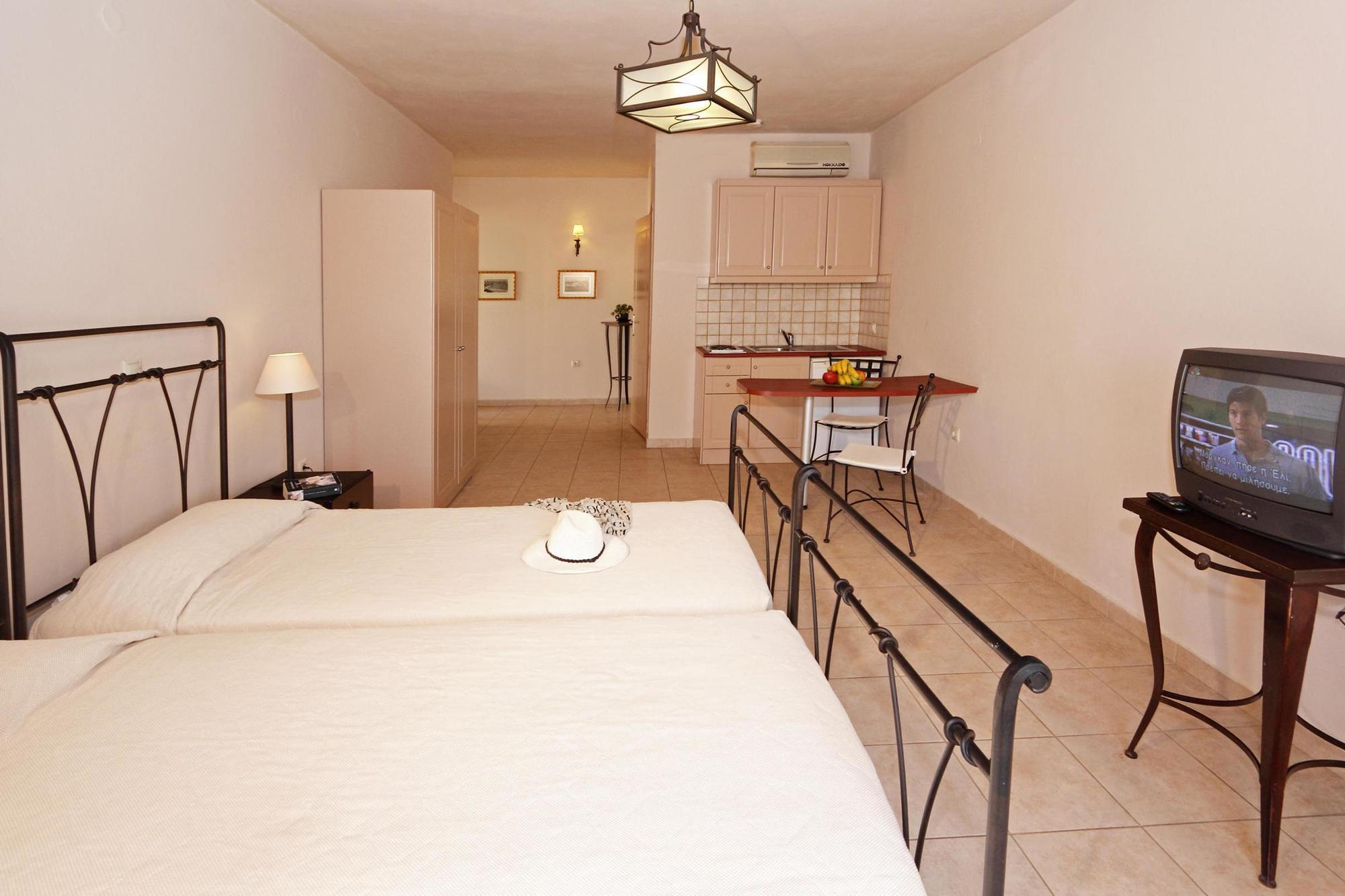 Lambrinos Suites Platanias  Luaran gambar