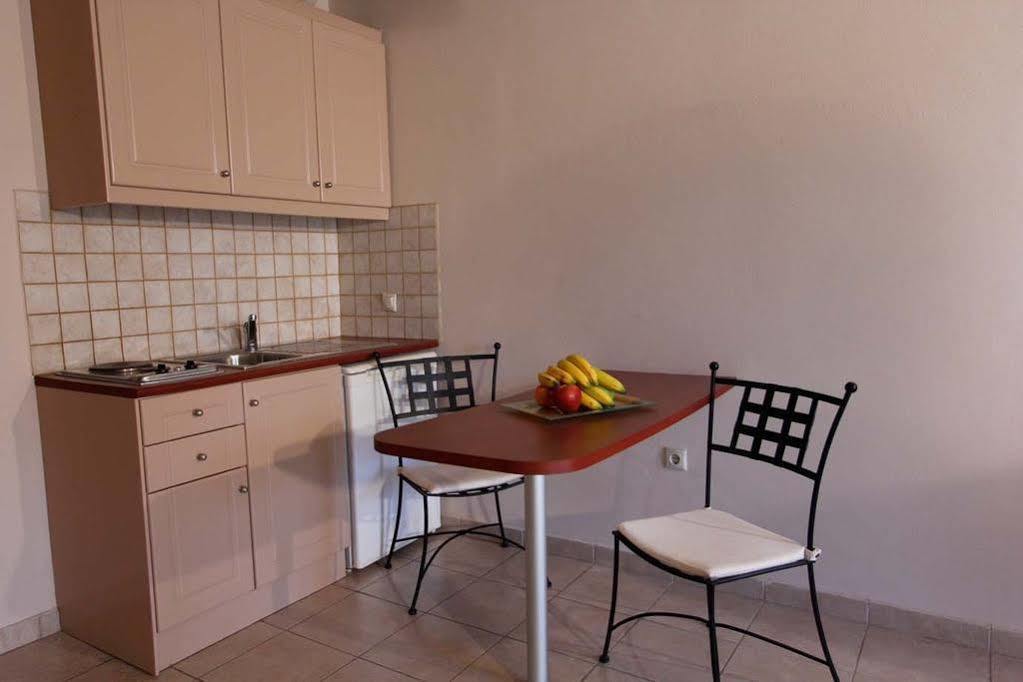 Lambrinos Suites Platanias  Luaran gambar