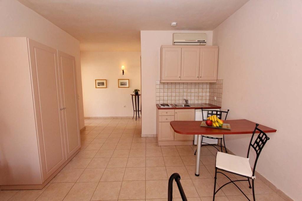Lambrinos Suites Platanias  Luaran gambar